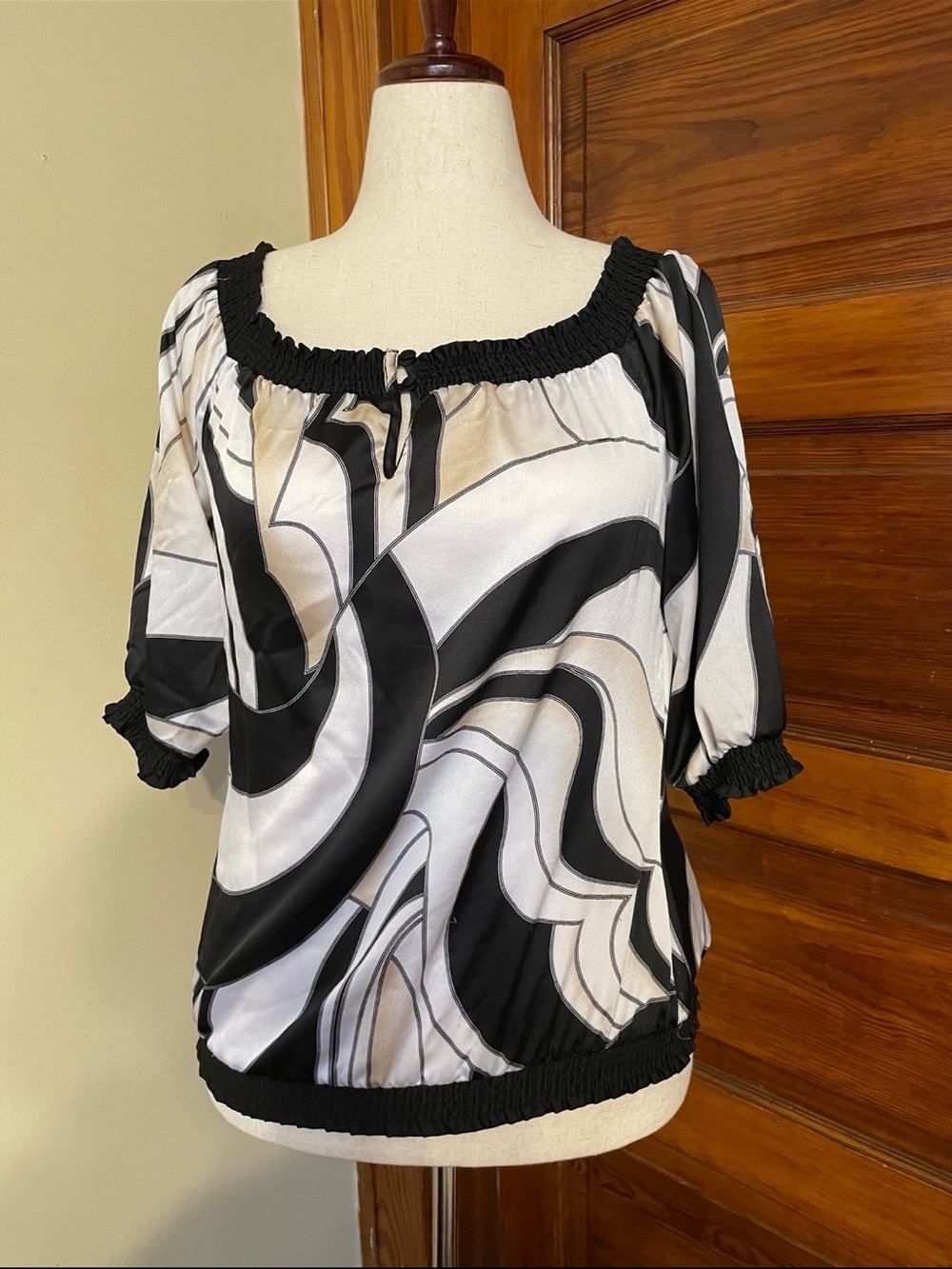 White House Black Market Black & White Abstract Off-Shoulder Blouse